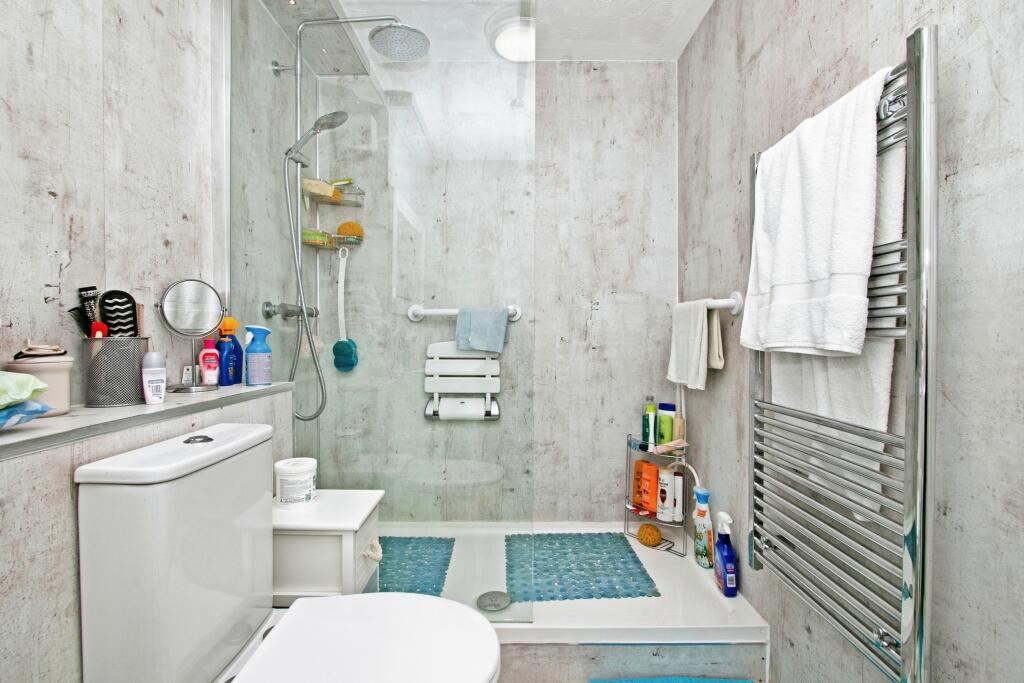 Shower/Cloakroom