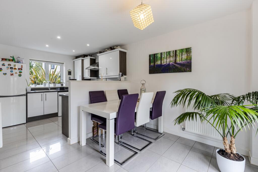 A08 - 2 Hollyhock Way, Paignton - 250730