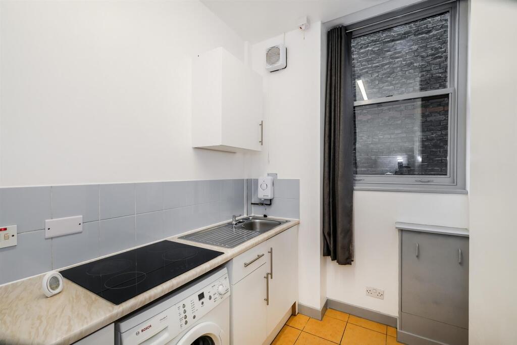 1 Bloxhall Court-3_web.jpg