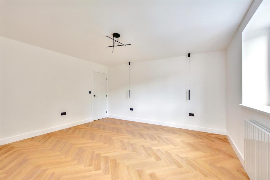 Bedroom 1_2.jpeg