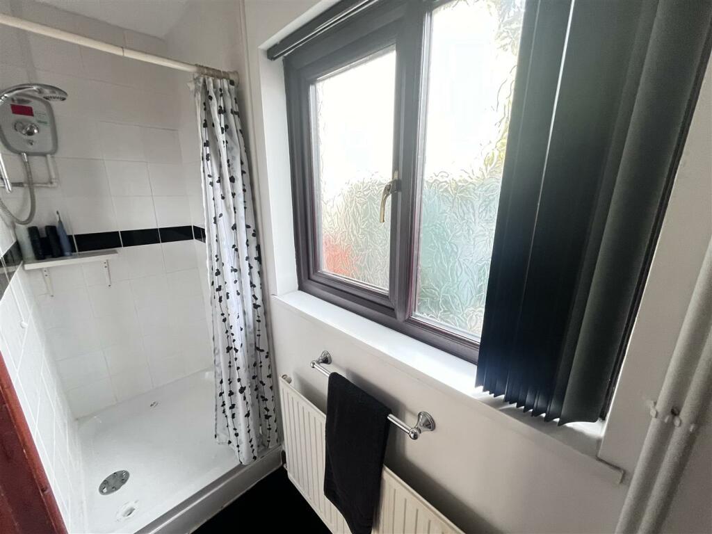 SHOWER ROOM/UTILITY ROOM