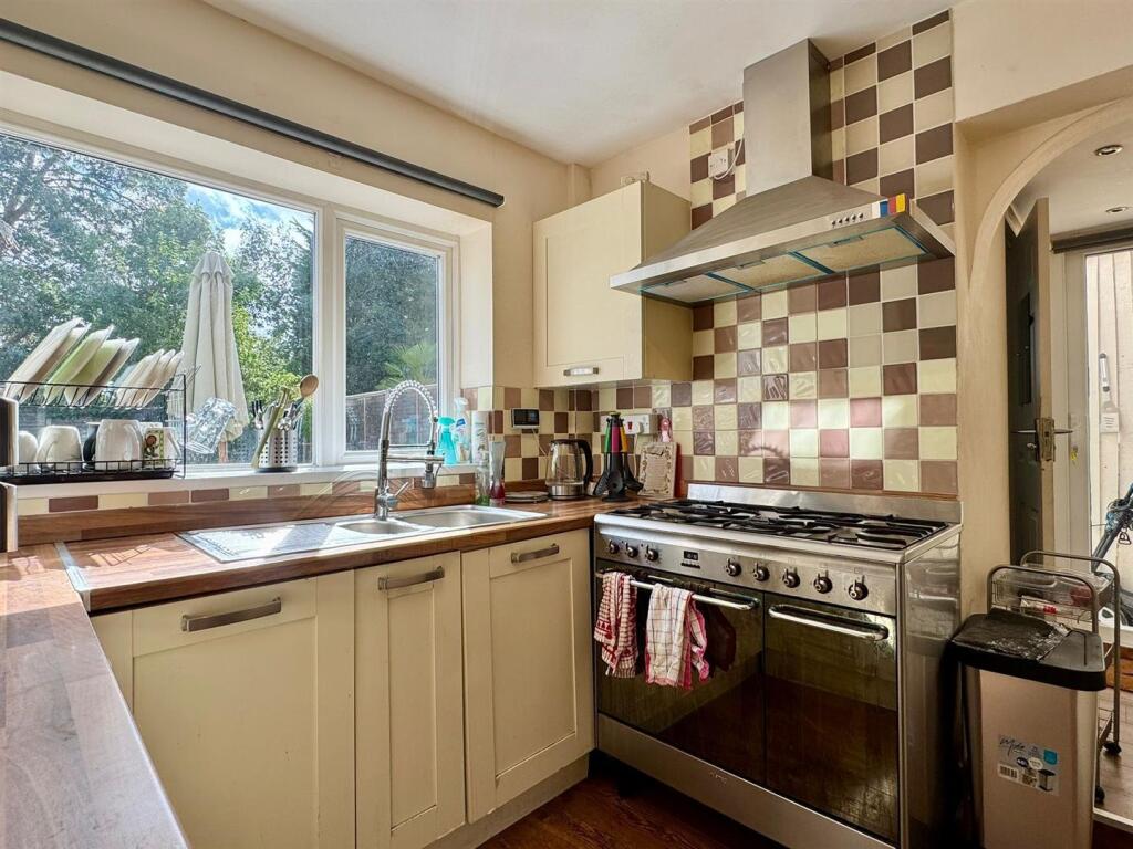Kitchen (2).jpg