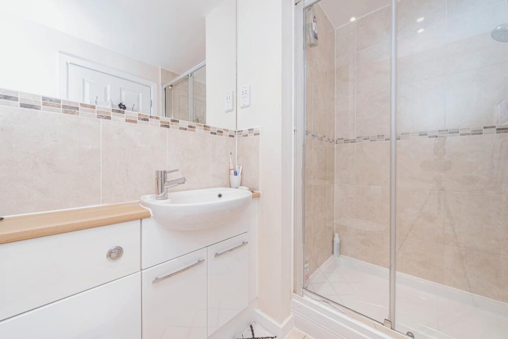 En-suite to bed 1