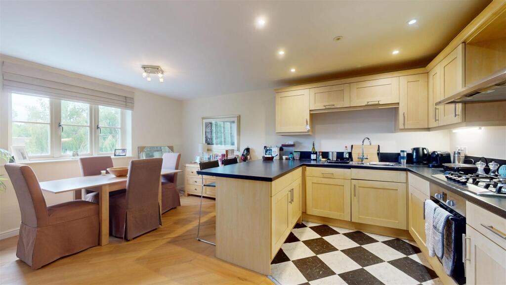 Kitchen Dining Area
