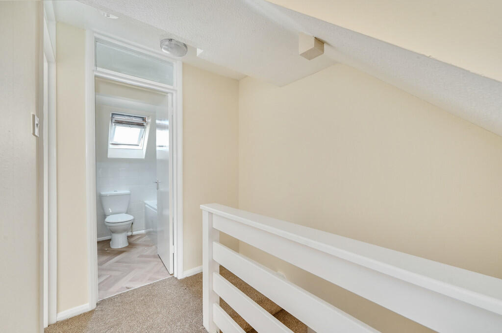 2 Ryeford court t...