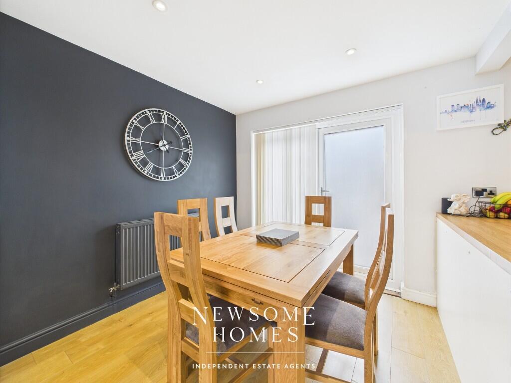 Kitchen/ Dining Room