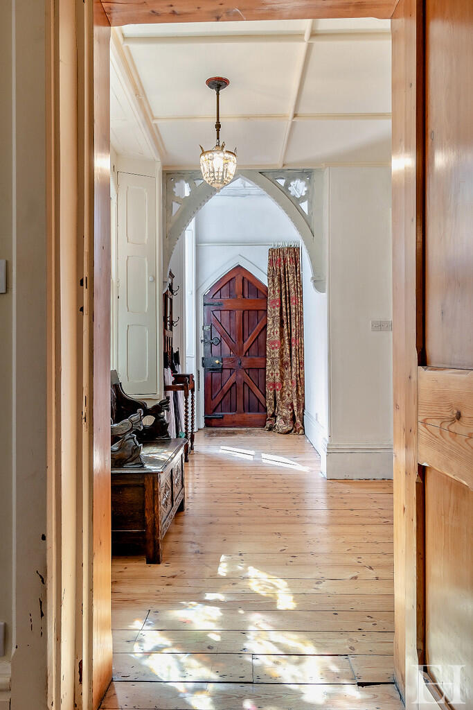 8635654-interiorW...