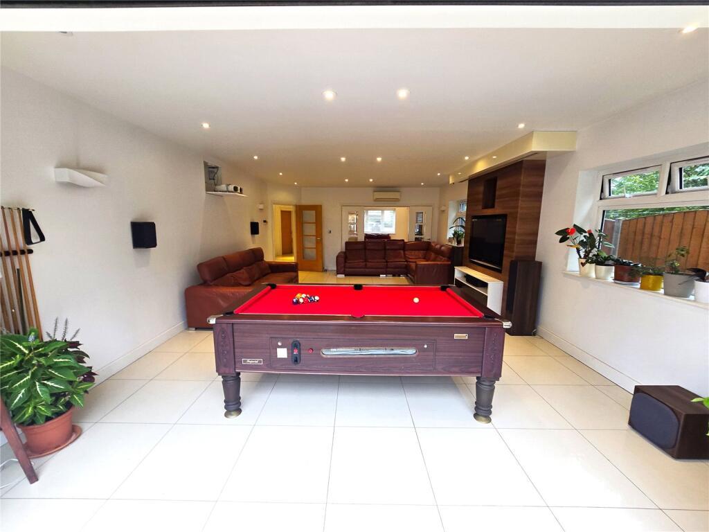 Lounge-Play Room