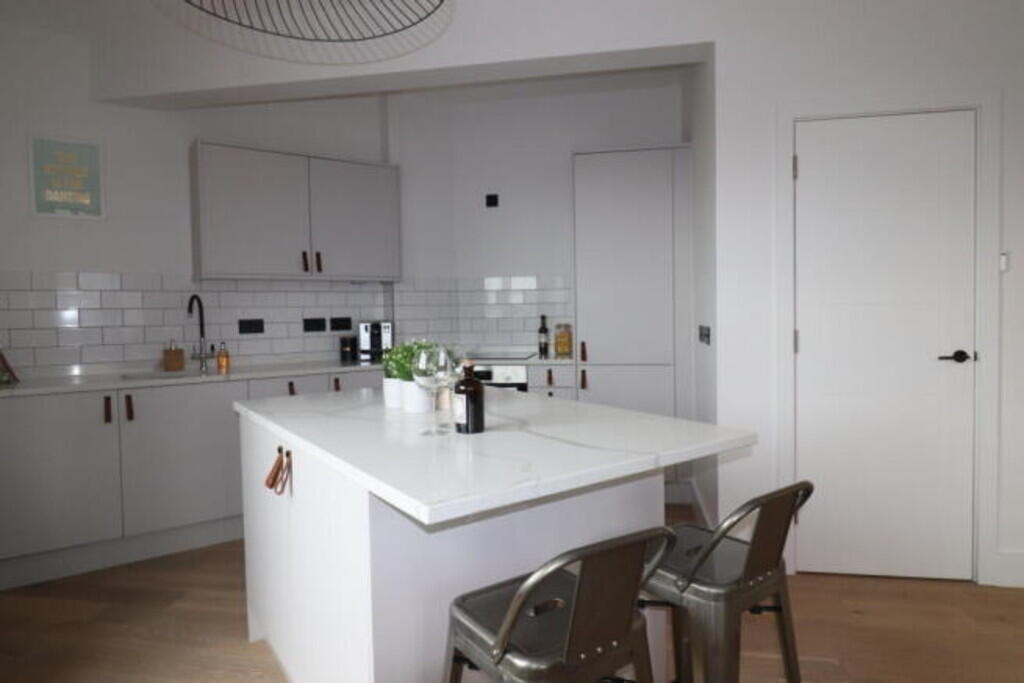 85910_GST210344_L...