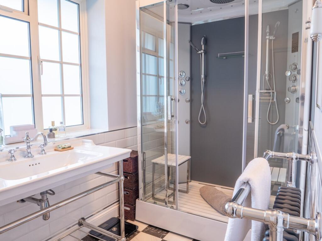 Family Shower Room
