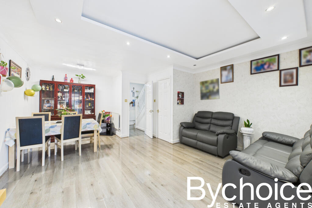 CAM05454G0-PR0063-STILL004