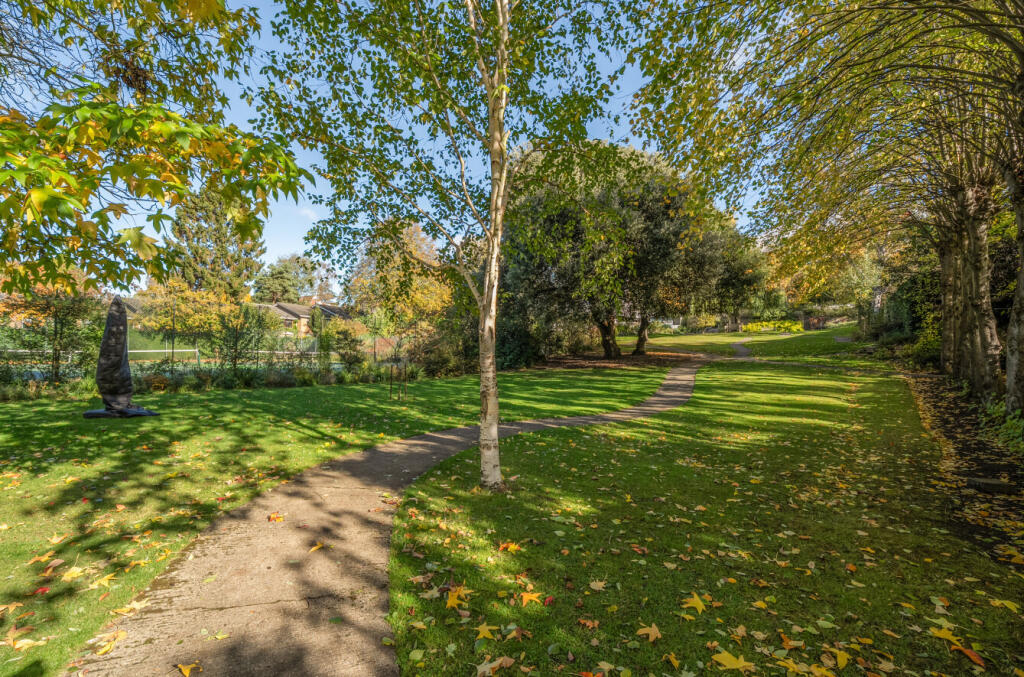 1372182-19-68fb63...