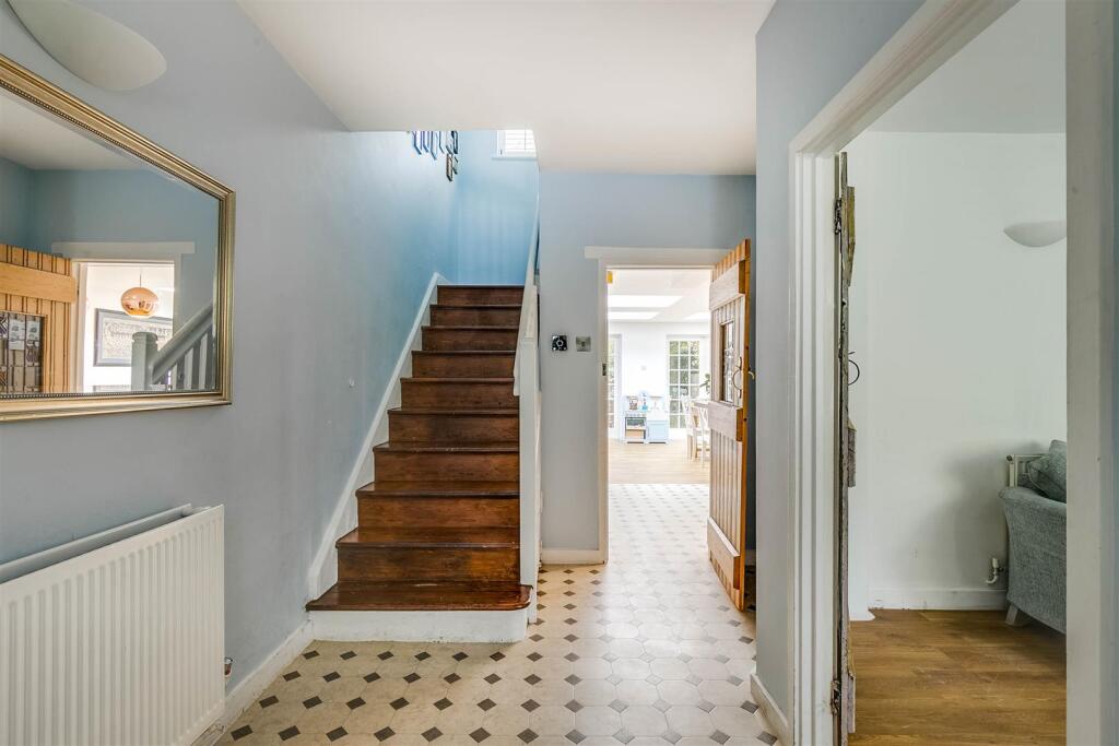 Norton Way South 357-20.jpg