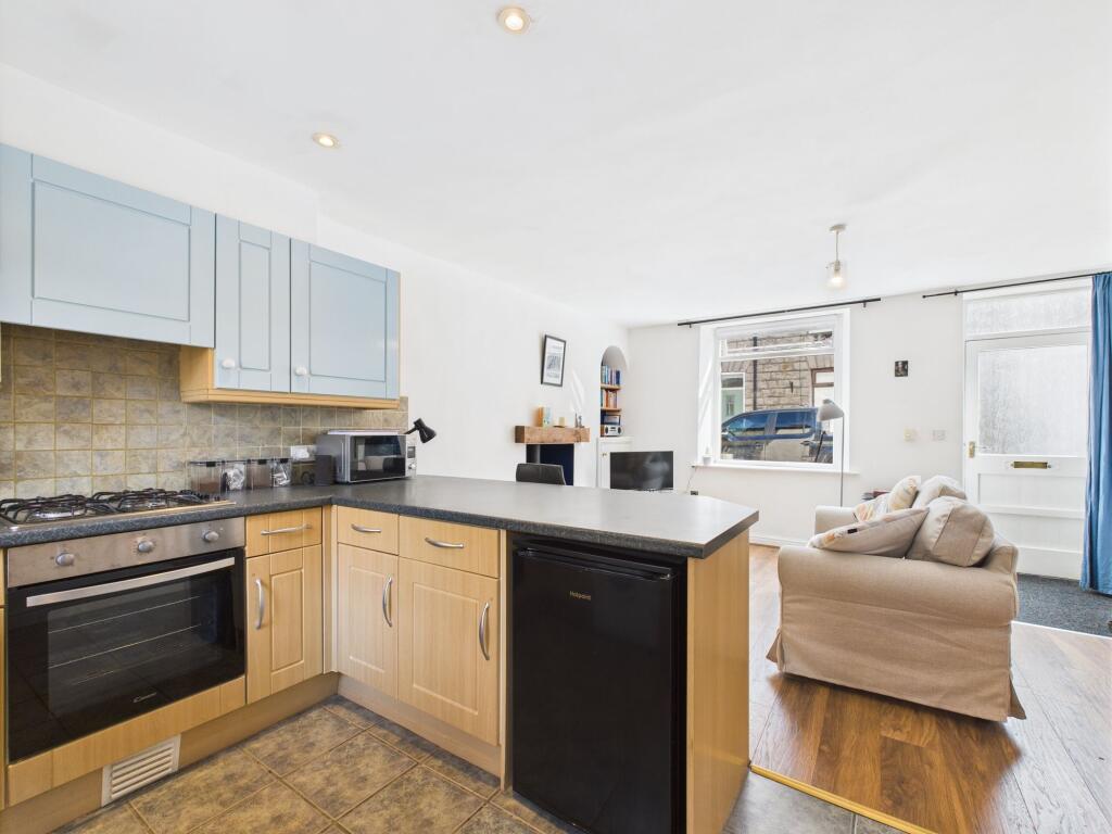 Open plan lounge/kitchen