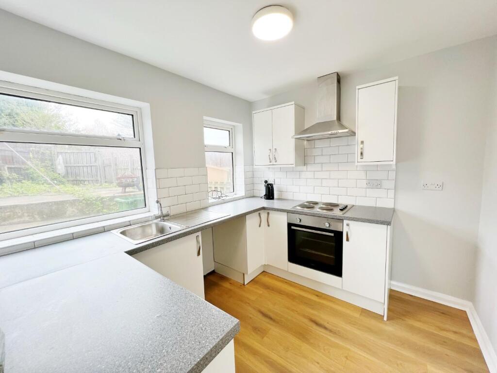 Kitchen pic 1.jpg