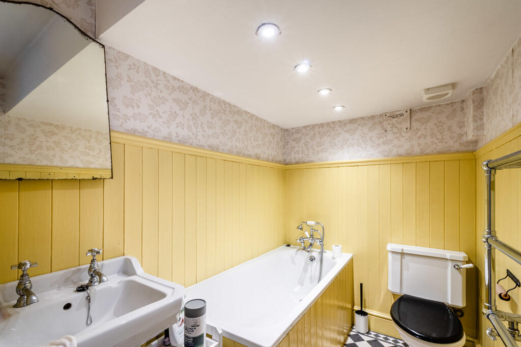 Graham Rd 213 - L...