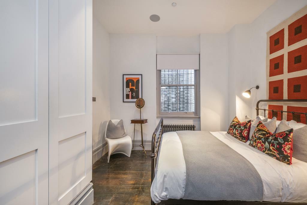 bedroom (2).jpg