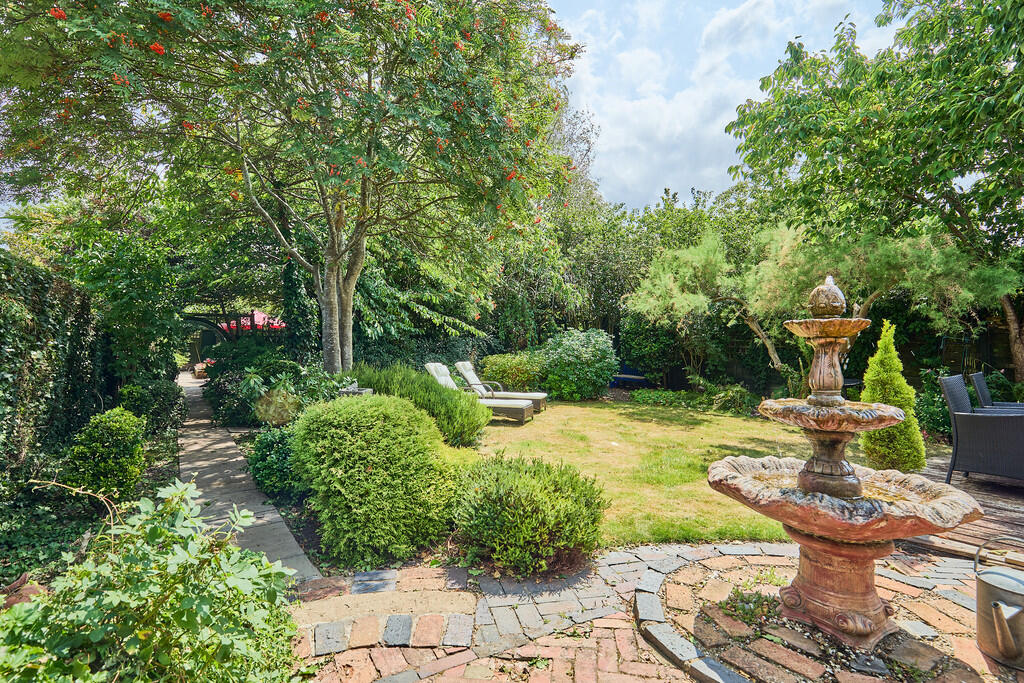 Edward Knight 202...