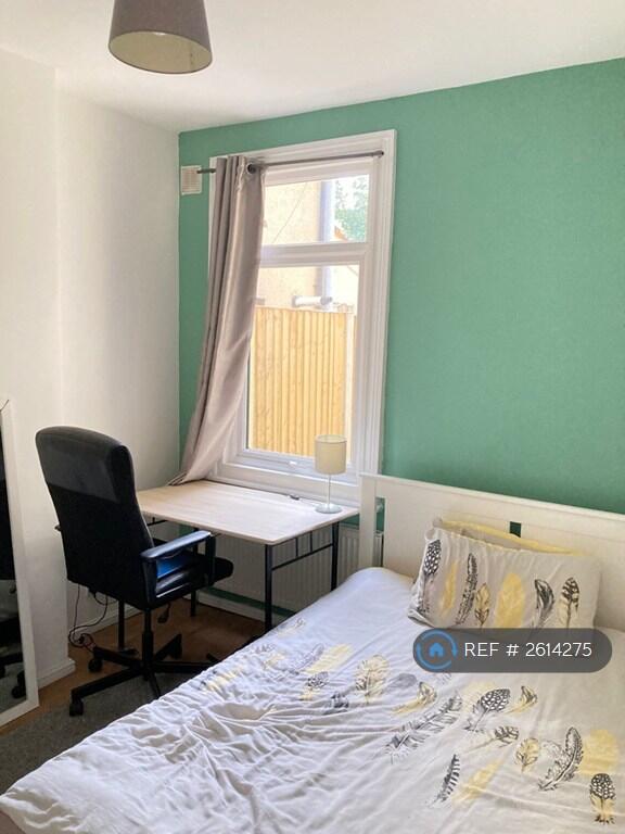 Double Bedroom Nr 2 With Built In Wardrobe