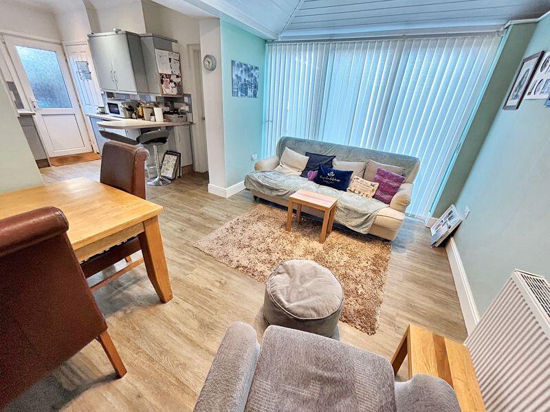 Sun lounge/dining room