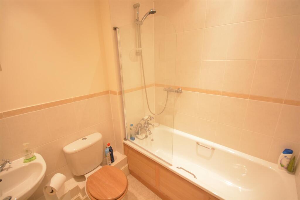 Family Bathroom.JPG