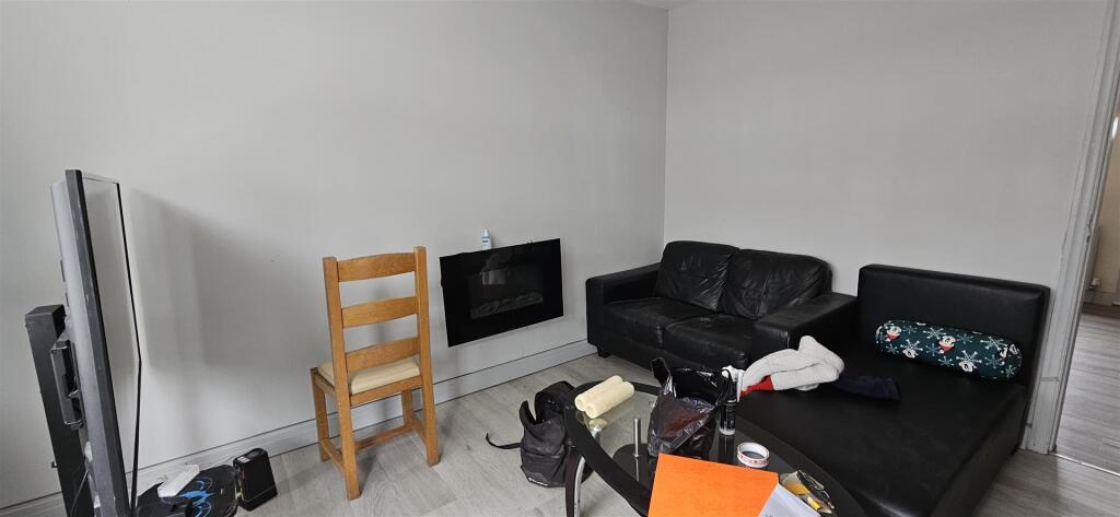 Living Room 2.jpg