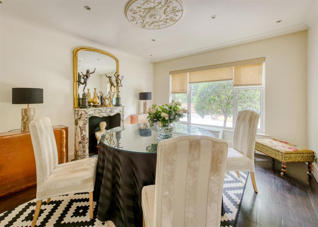 58 Perton Road-dining1.jpg