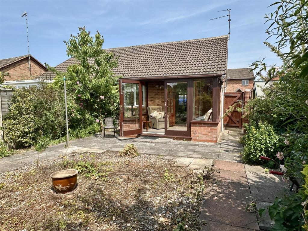 garden to house