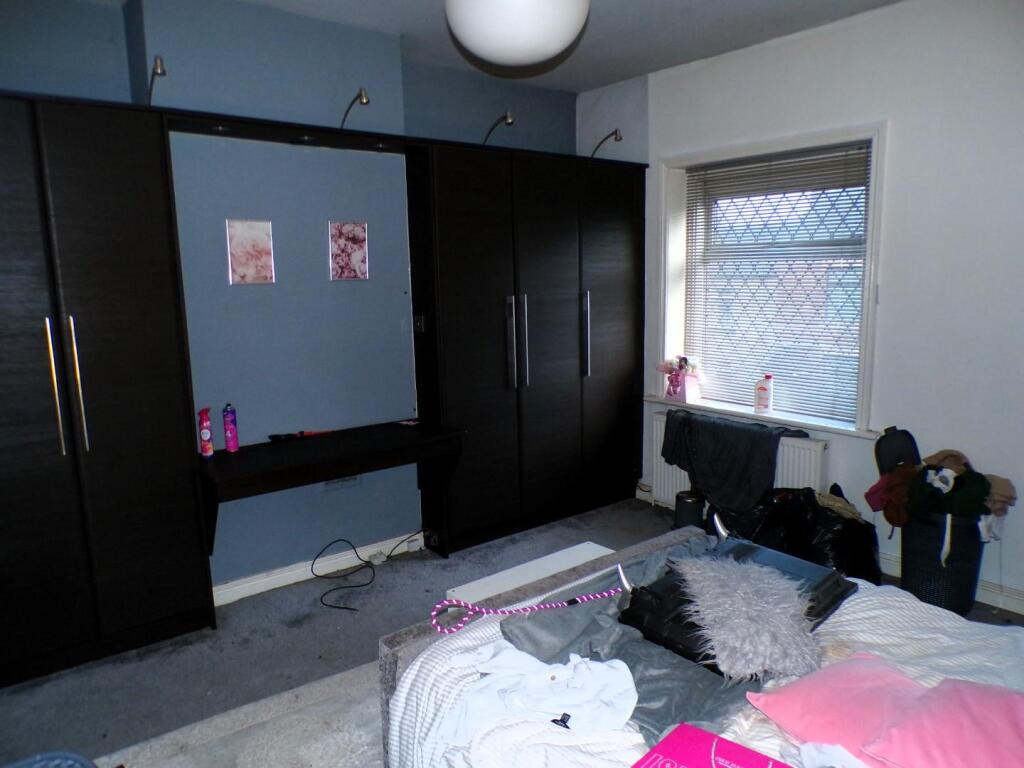ARE293bed1.JPG