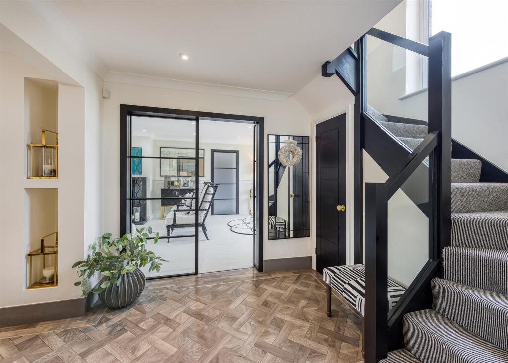 34 Post Office Road-hall1.jpg