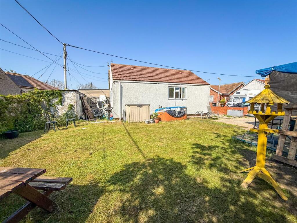 SIDE AND REAR GARDENS