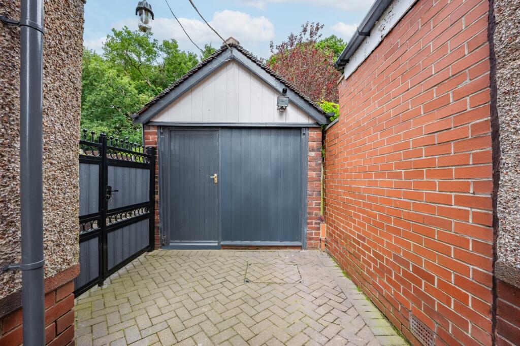 Detached Garage