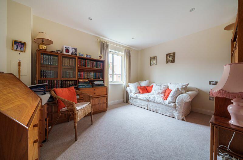 Second bedroom (used as a reading room)