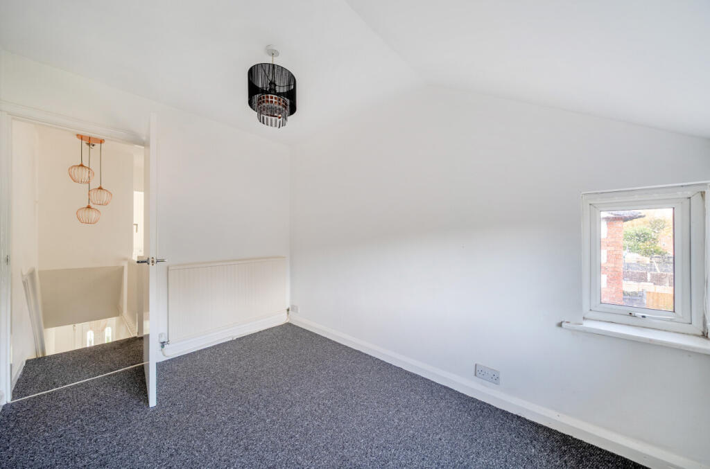 1372735-5-68ff6e0...