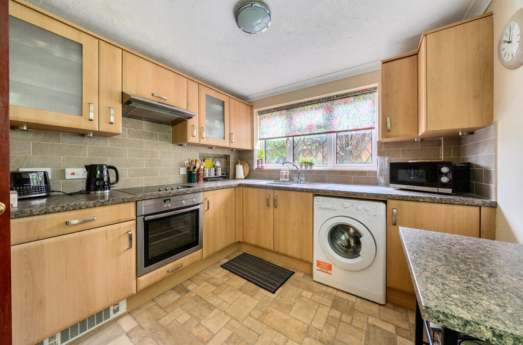 1372641-15-690485...