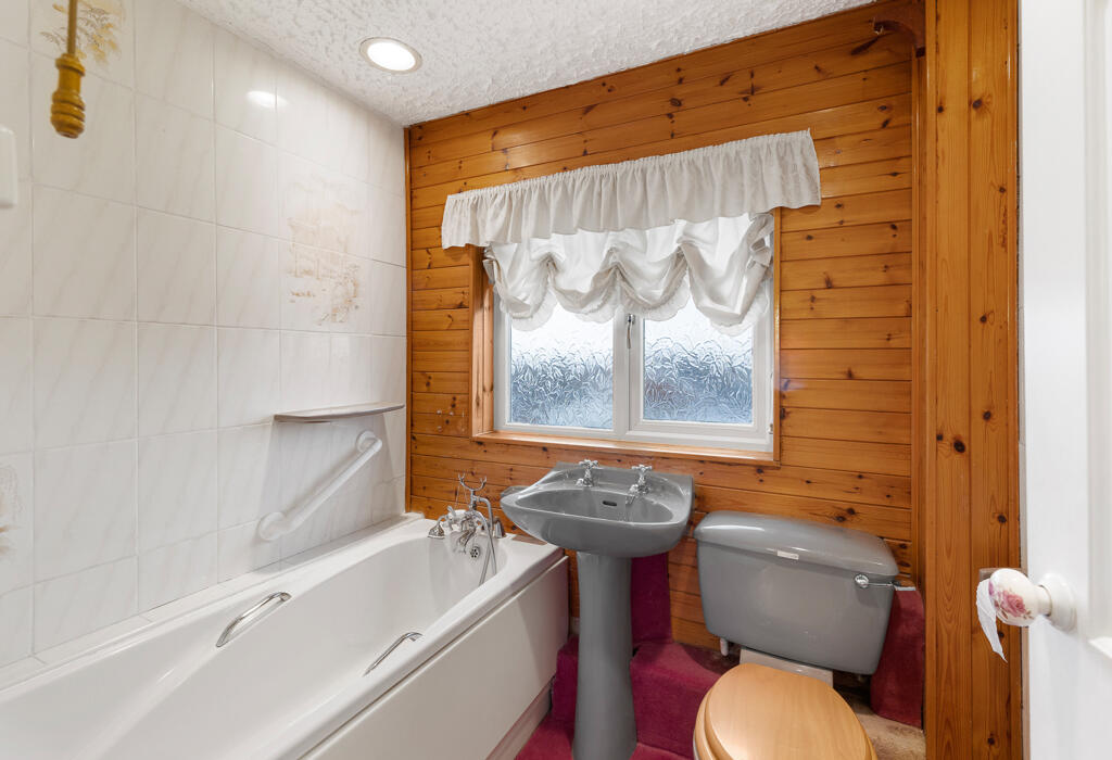 Family Bathroom 