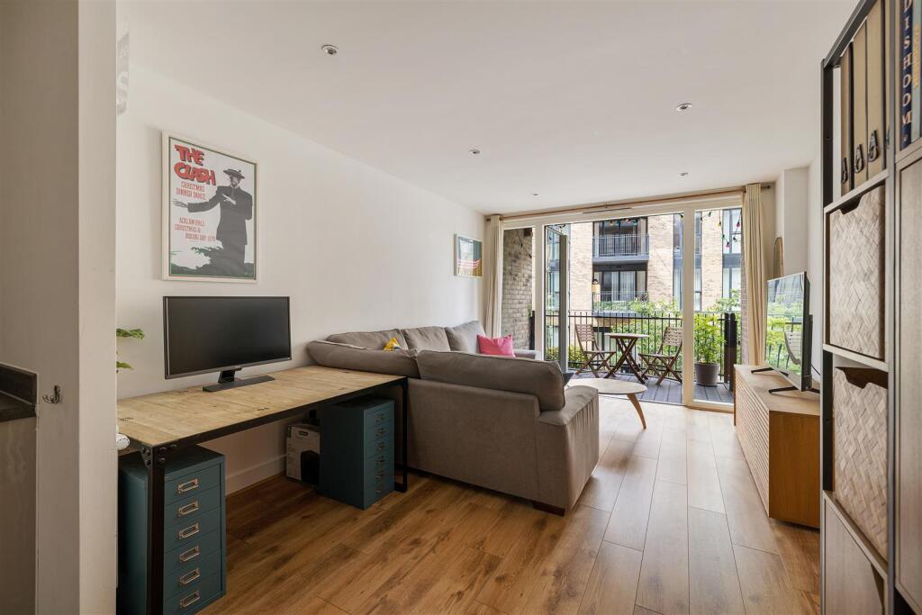 Laburnum Street, E2