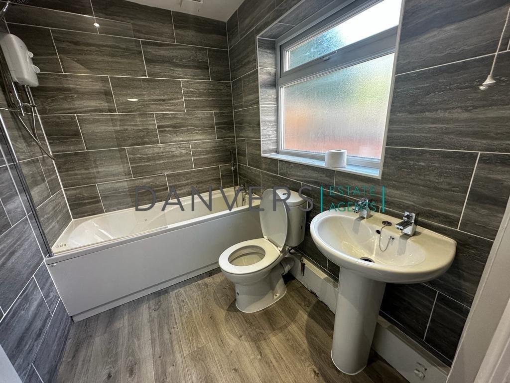 bathroom 1.jpg