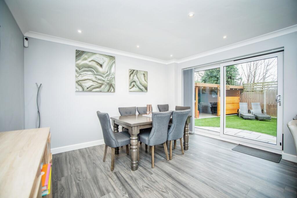 Kitchen/ Dining Room
