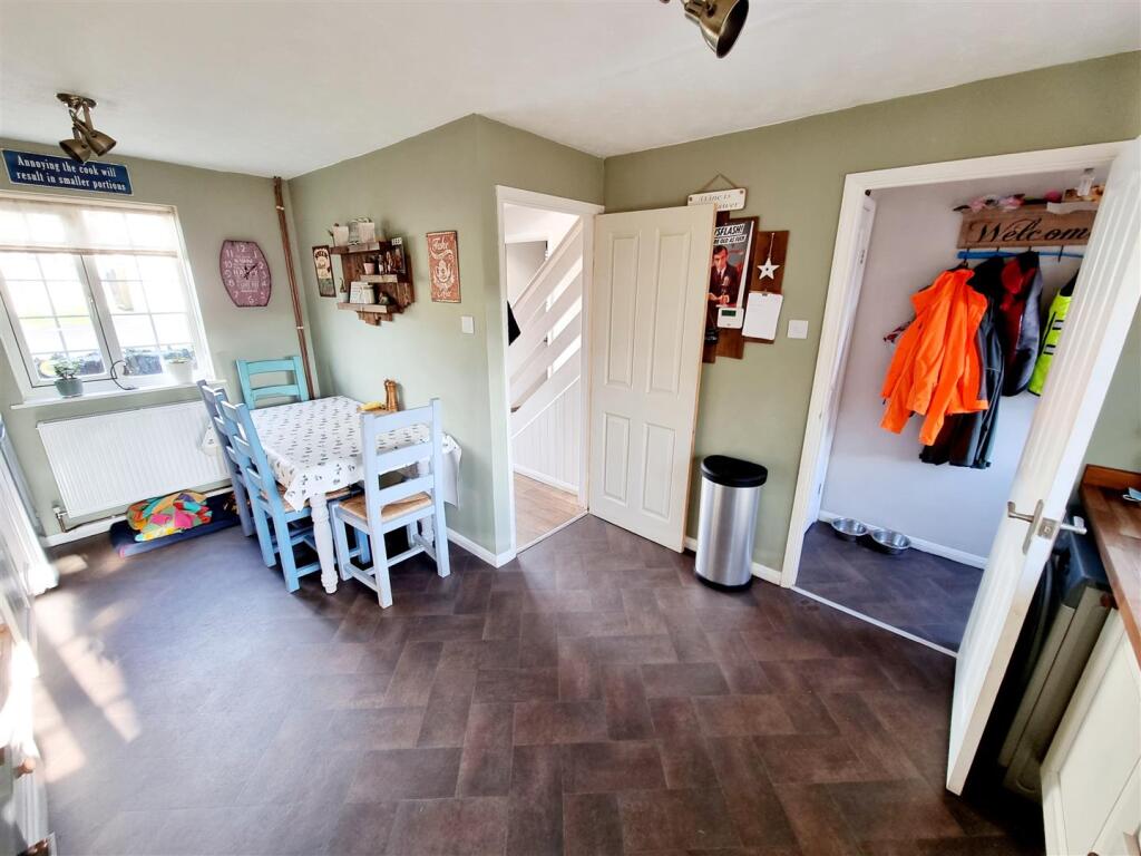 Kitchen &amp; Dining