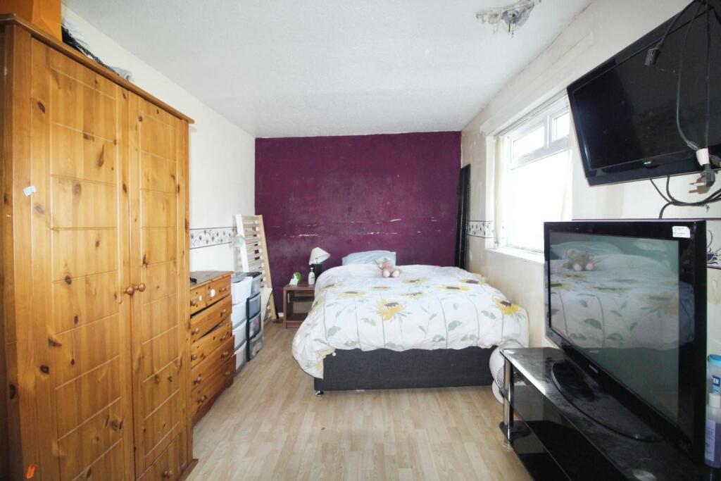 Master Bedroom 2.JPG