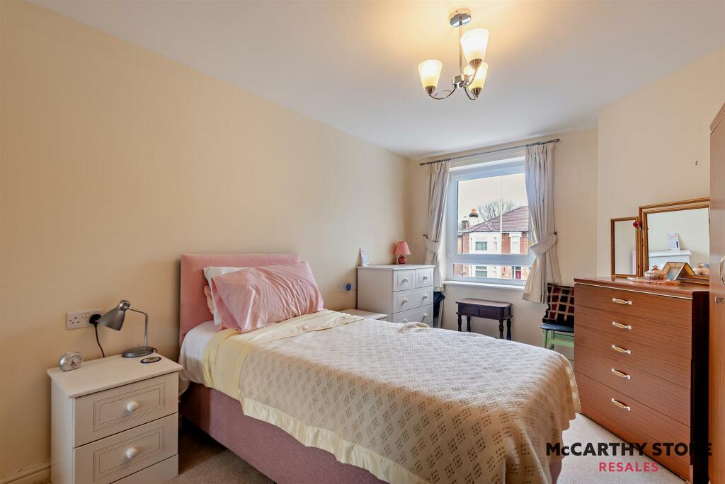 8596910-interior09-800.JPG