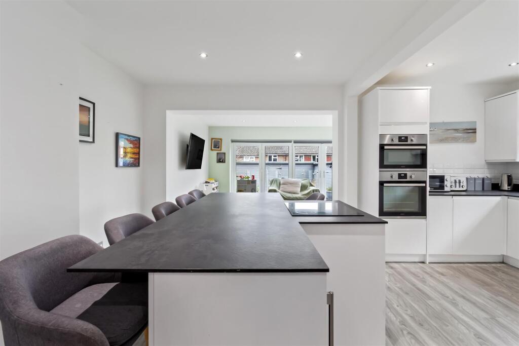 Greenoaks 30-011.JPG