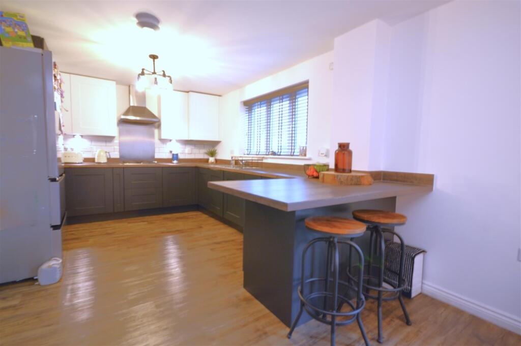 kitchen/breakfast room