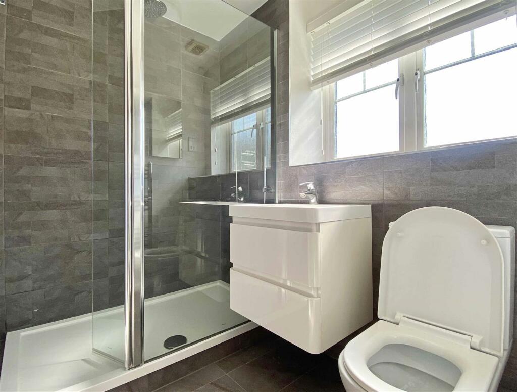 Shower Room.jpg
