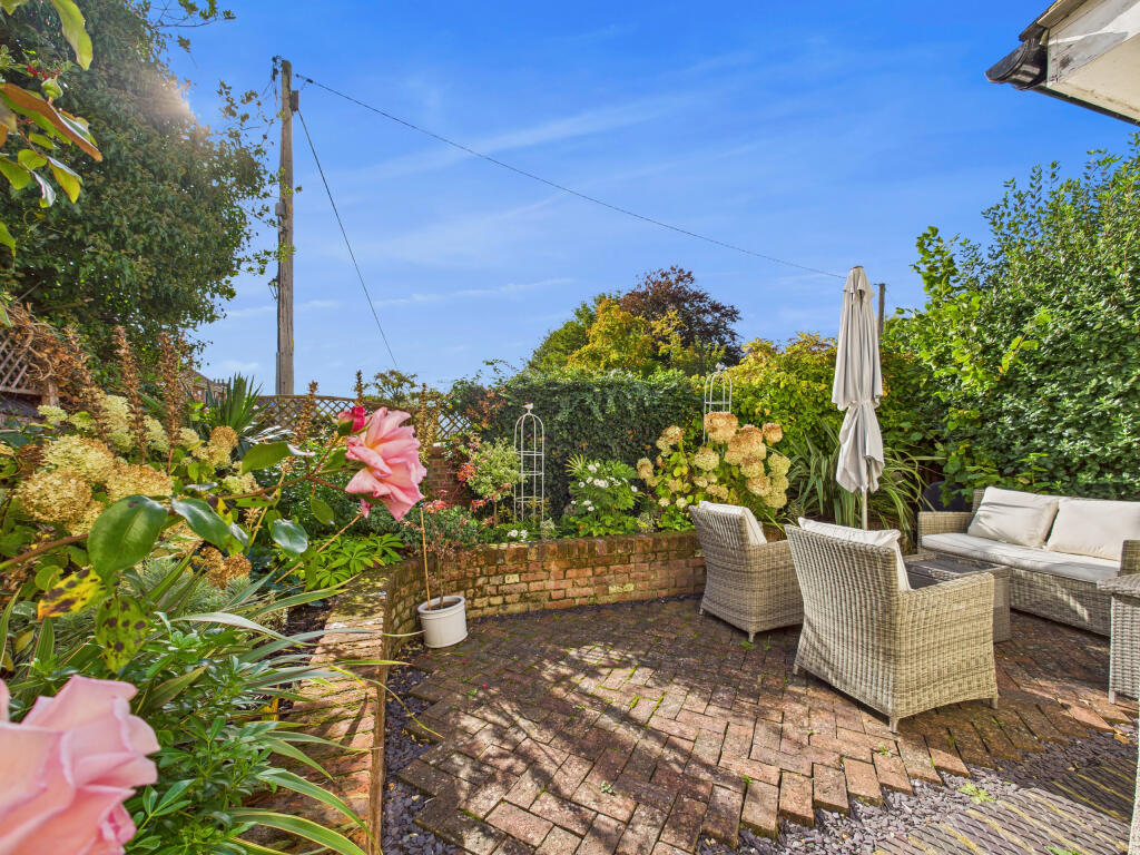 CAM01354G0-PR0600-STILL002