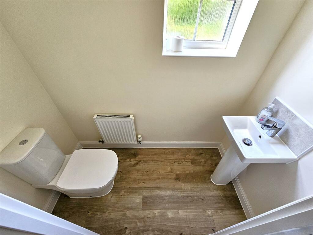downstair WC.jpg