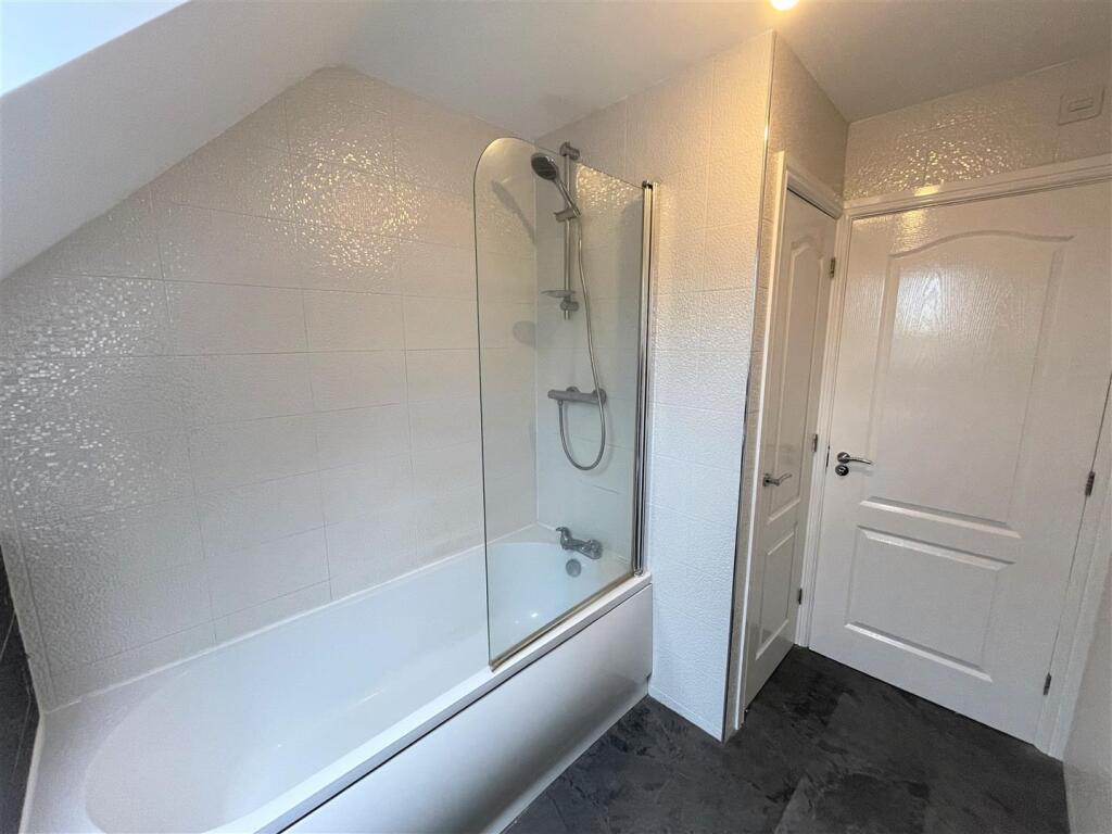 Bathroom 2.jpg