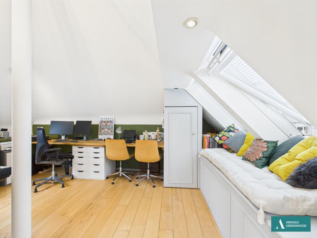 Open plan bedroom/office/dressing room