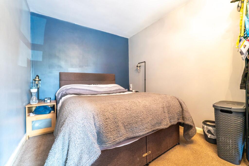 Converted garage/ Bedroom / Annex